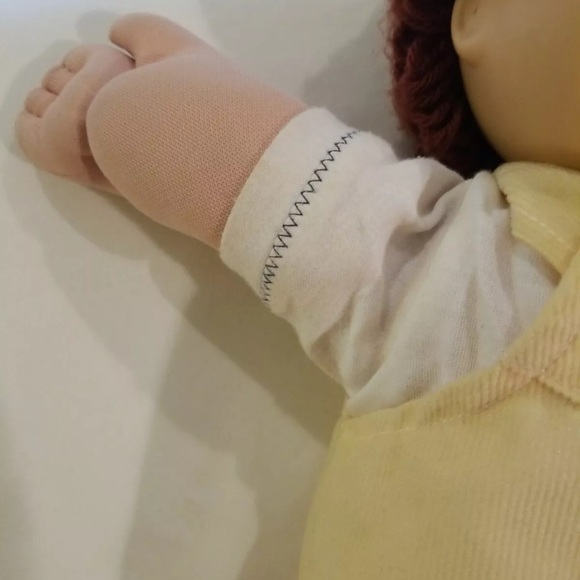 Vintage Cabbage Patch Kids Boy Doll .1985 DARK Brown YARD Hair WITH YELLOW - Picture 3 of 11